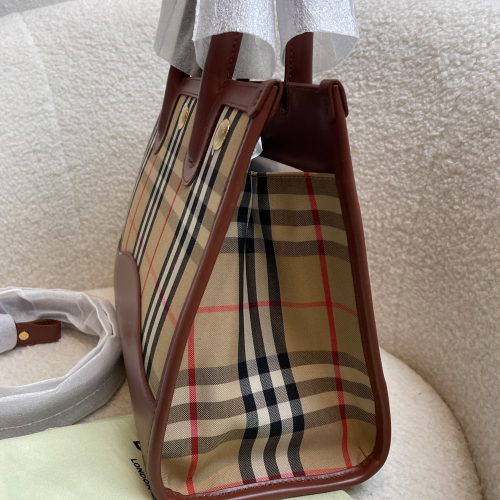 BURBERRY Two Way Baby Title Bag - Picture 5 of 8